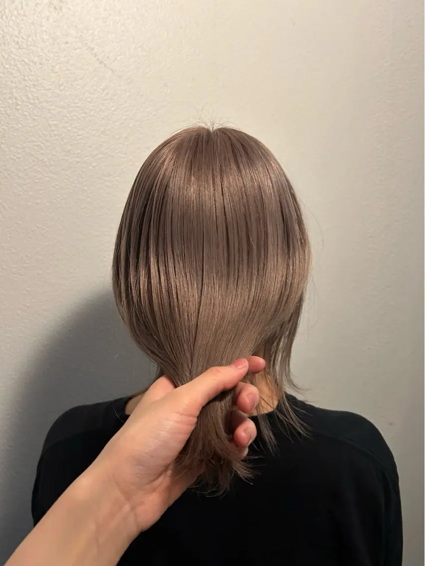 ミディアム カラー ブリーチ ヘアカラー 💜Noa /艶髪ハイトーン💫のヘアスタイル