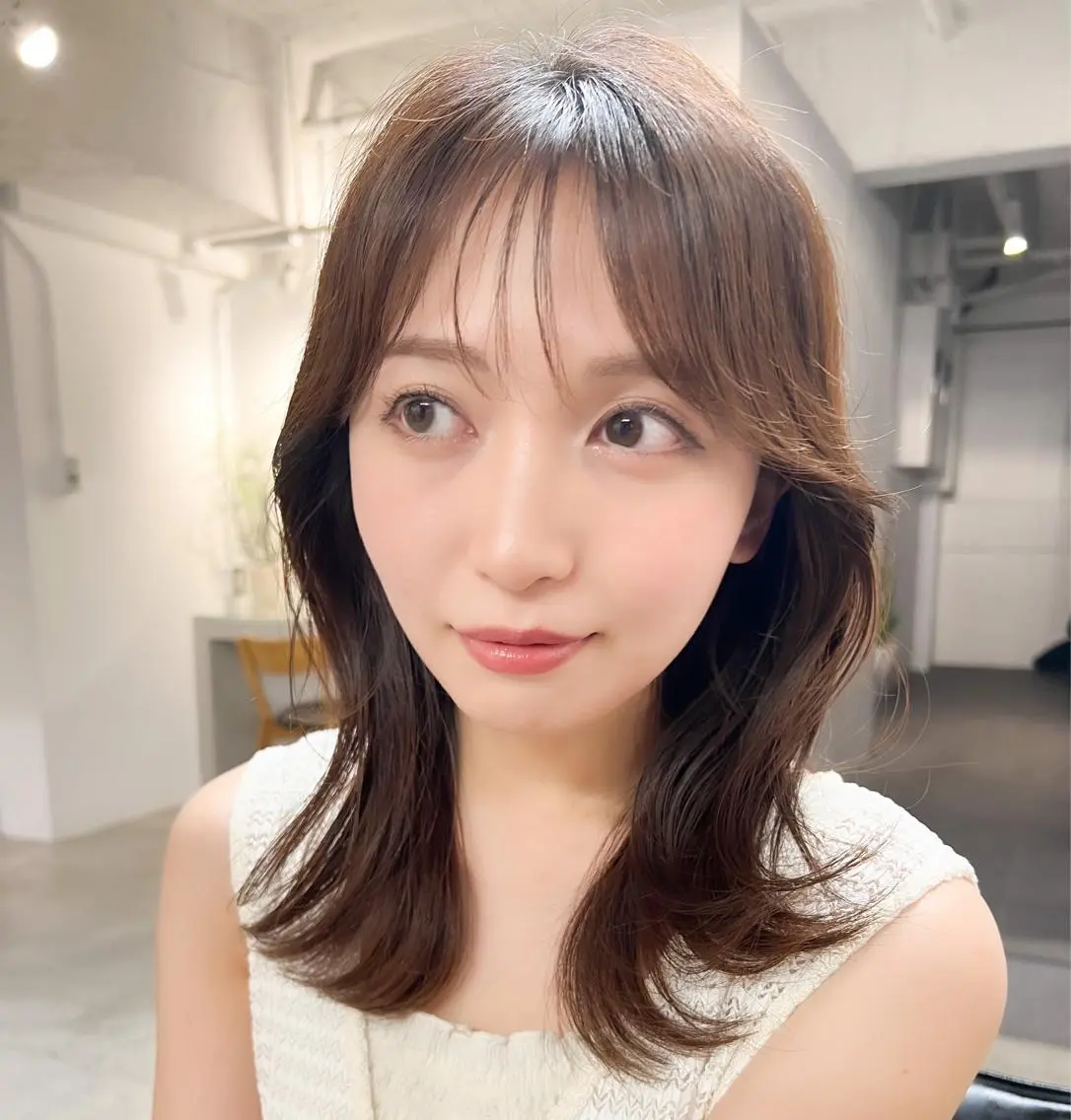 ミディアム カラー シースルーバング 外ハネヘア カット ヘアカラー トリートメント レイヤーカットのプロ 大人ヘア宮森貴志のヘアスタイル