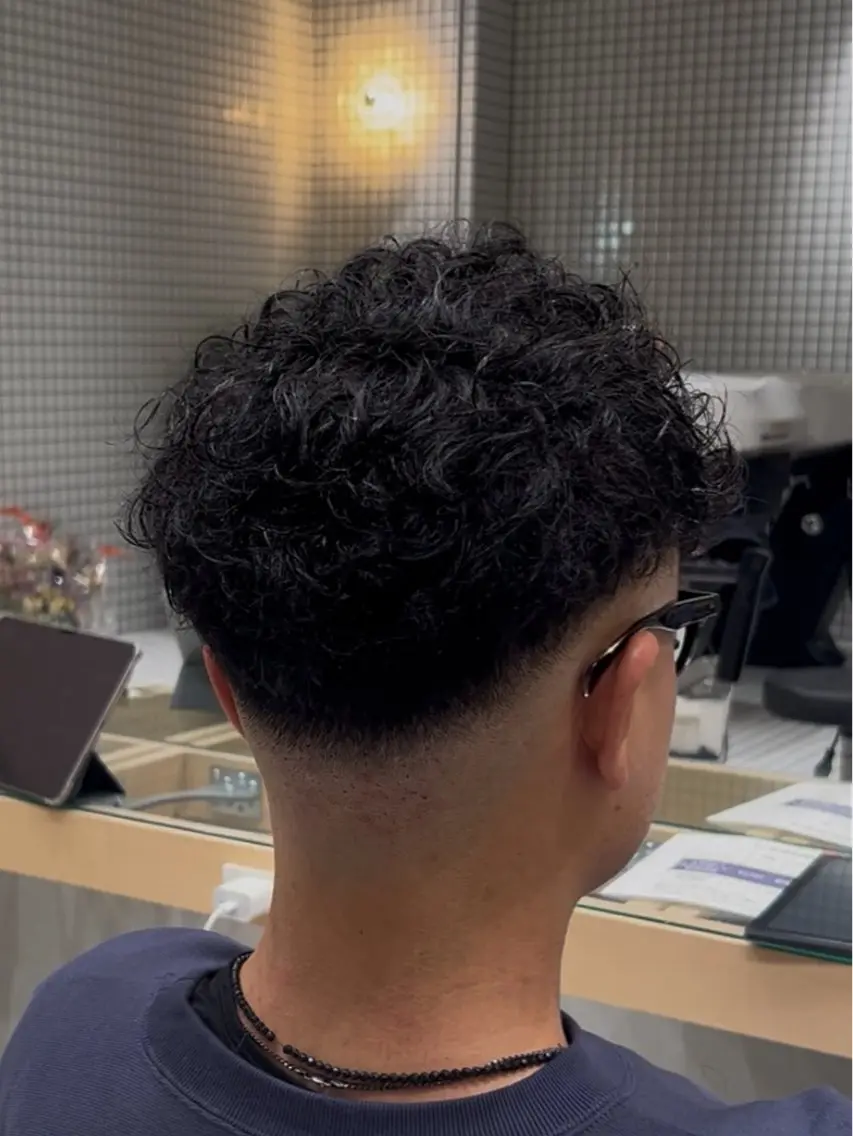 メンズ フェードカット メンズパーマ スキンフェード スペインカール 🐲ツイスパ🐲 フェード/龍のヘアスタイル