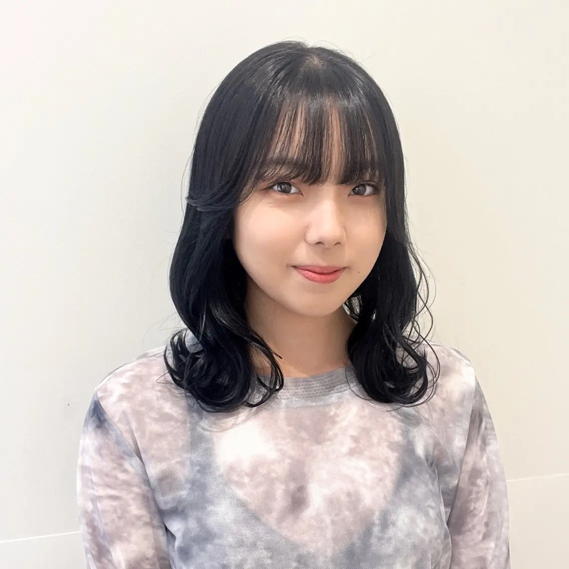 ミディアム カラー カット ヘアカラー 🩵ブリーチカラー MIORI🩵のヘアスタイル