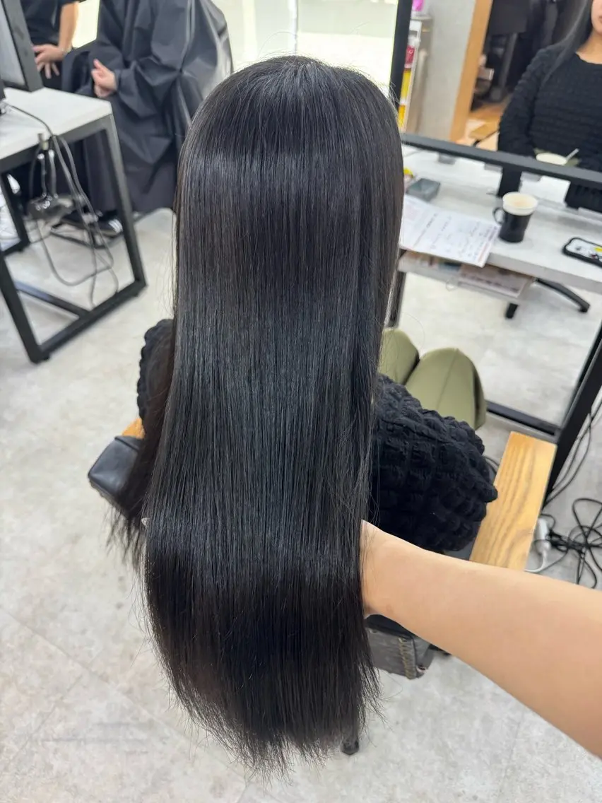 ロング カラー アッシュ アッシュグレー ベージュカラー 黒髪 ブリーチ カット ヘアカラー トリートメント 赤み無し柔らかカラー 【梅田】madokaのヘアスタイル