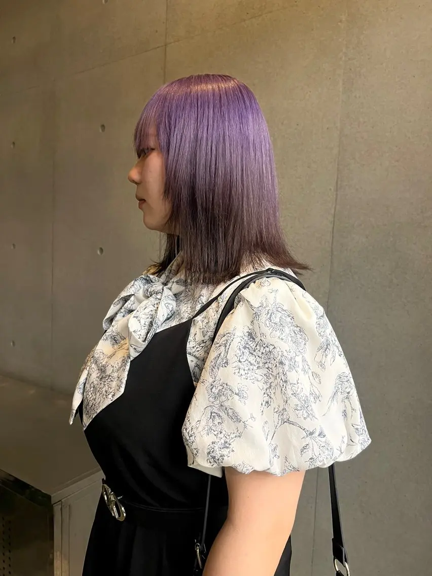 カラー 黒髪 デザインカラー バイオレットカラー ヘアカラー トリートメント ケアブリーチ特化 ハイトーンカラーのヘアスタイル