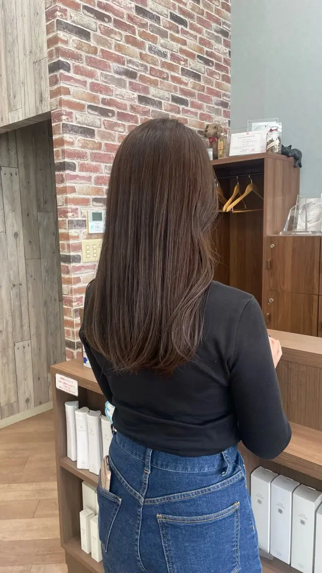 ロング カラー ショコラグレージュ グレージュ シミズ カエデ🍁のヘアスタイル