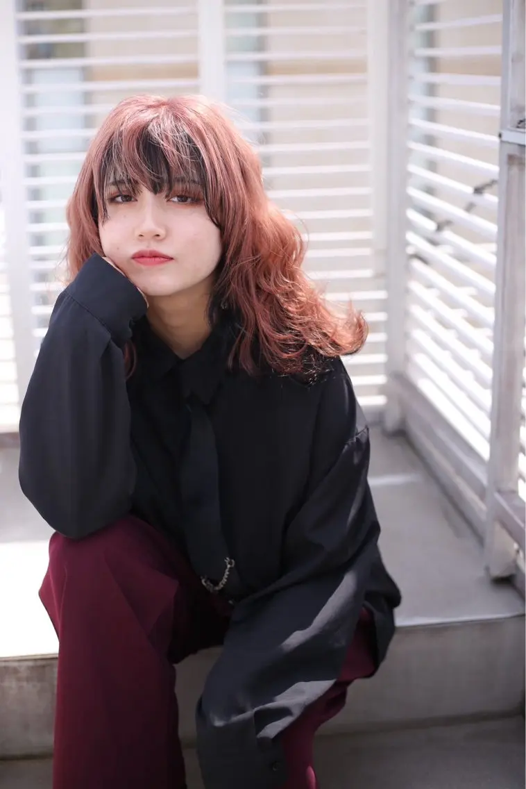 カラー 黒髪 カシス ピンクカラー 金子 琉斗のヘアスタイル