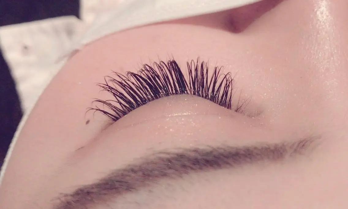 マツエク・マツパ Cカール UMEDA FIGAROのヘアスタイル