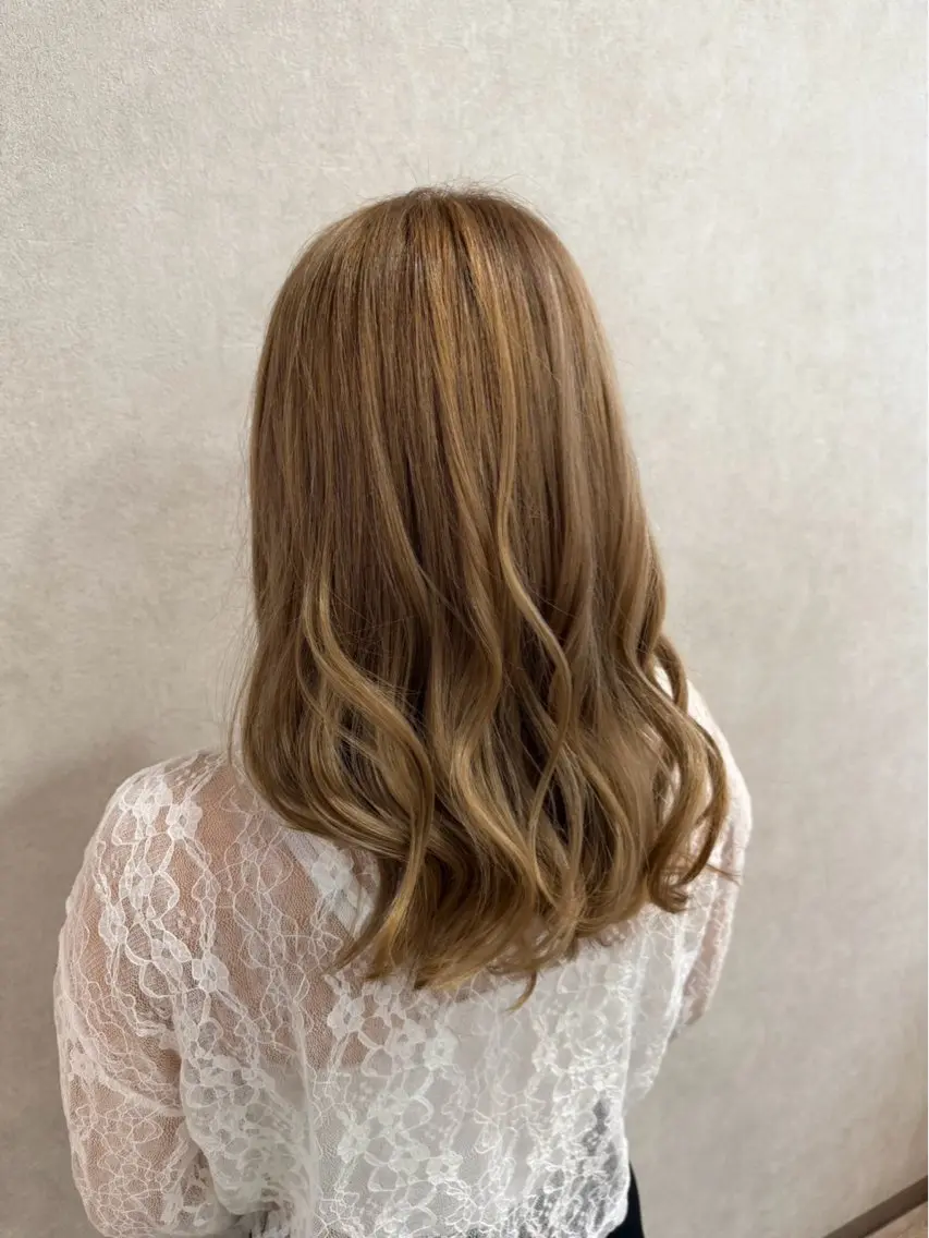 セミロング ヘアカラー 木場 麗咲のヘアスタイル