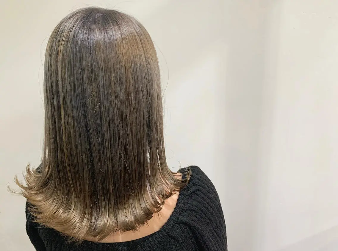 ロング カラー ベージュカラー ブリーチ ケアブリーチ ハイトーンカラー ヘアカラー トリートメント あべ ゆうかのヘアスタイル