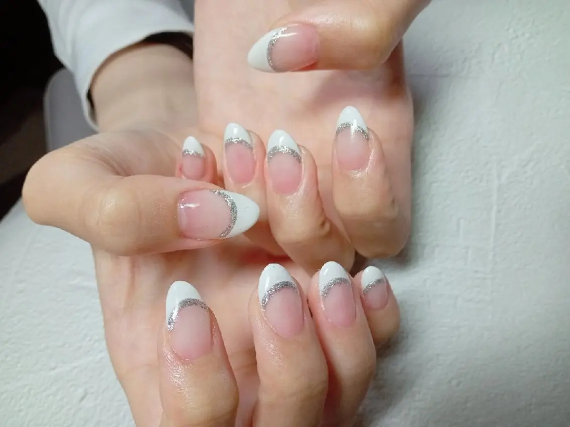 ミディアム ネイル フレンチネイル ラメ(グリッター) ハンドネイル flure de neige yukiのネイルデザイン