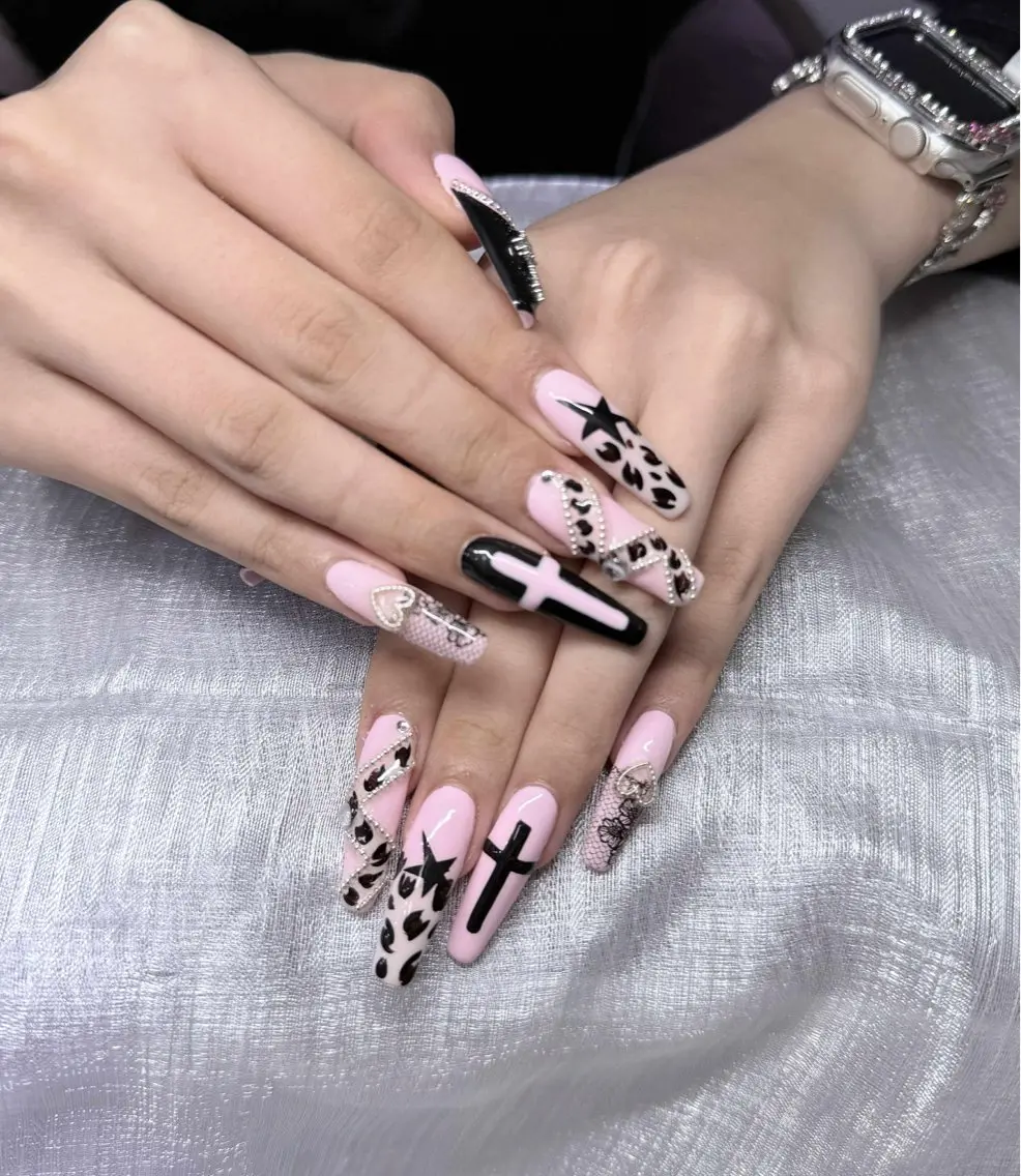 ネイル 長さ出し グラデーション 卒業式 キラキラネイル マグネットネイル ハンドネイル Lee Nailsのネイルデザイン