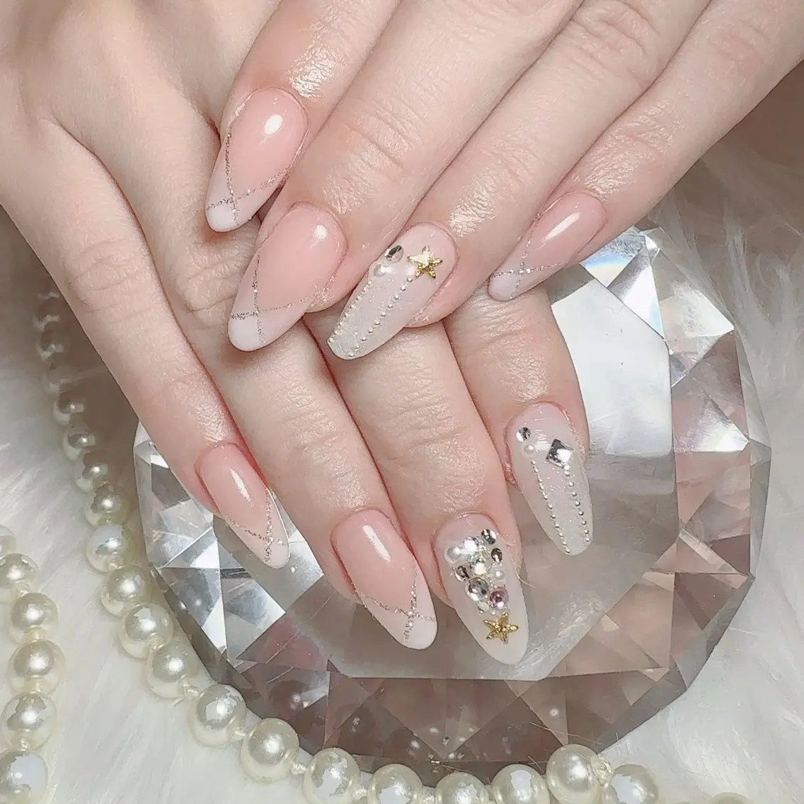 ネイル ストーンネイル EMU NAILのネイルデザイン