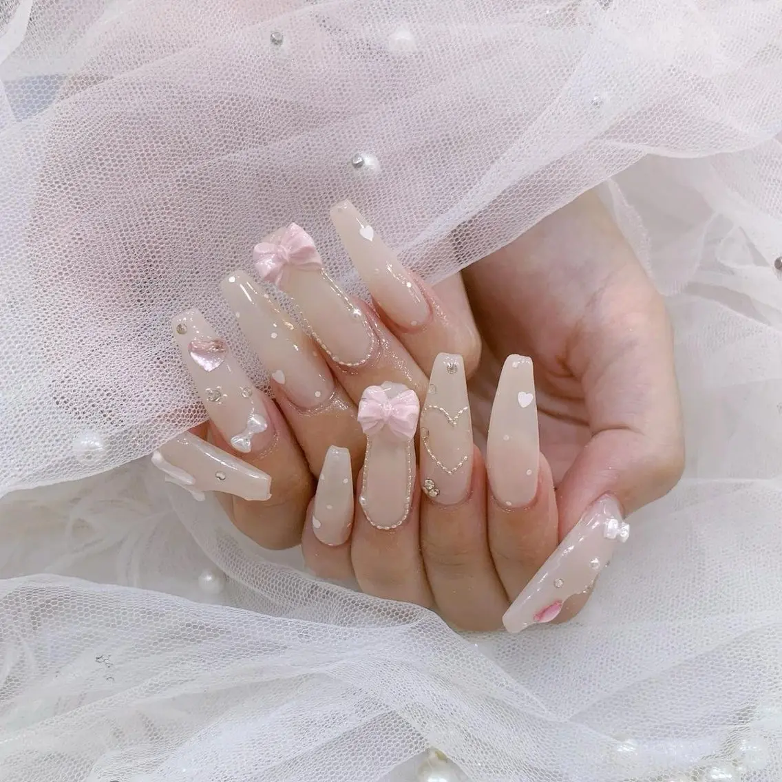 ネイル チークネイル 桜ネイル ドット フレンチネイル グラデーション ハンドネイル ハンドケア Nihonthy Nail 新宿のネイルデザイン