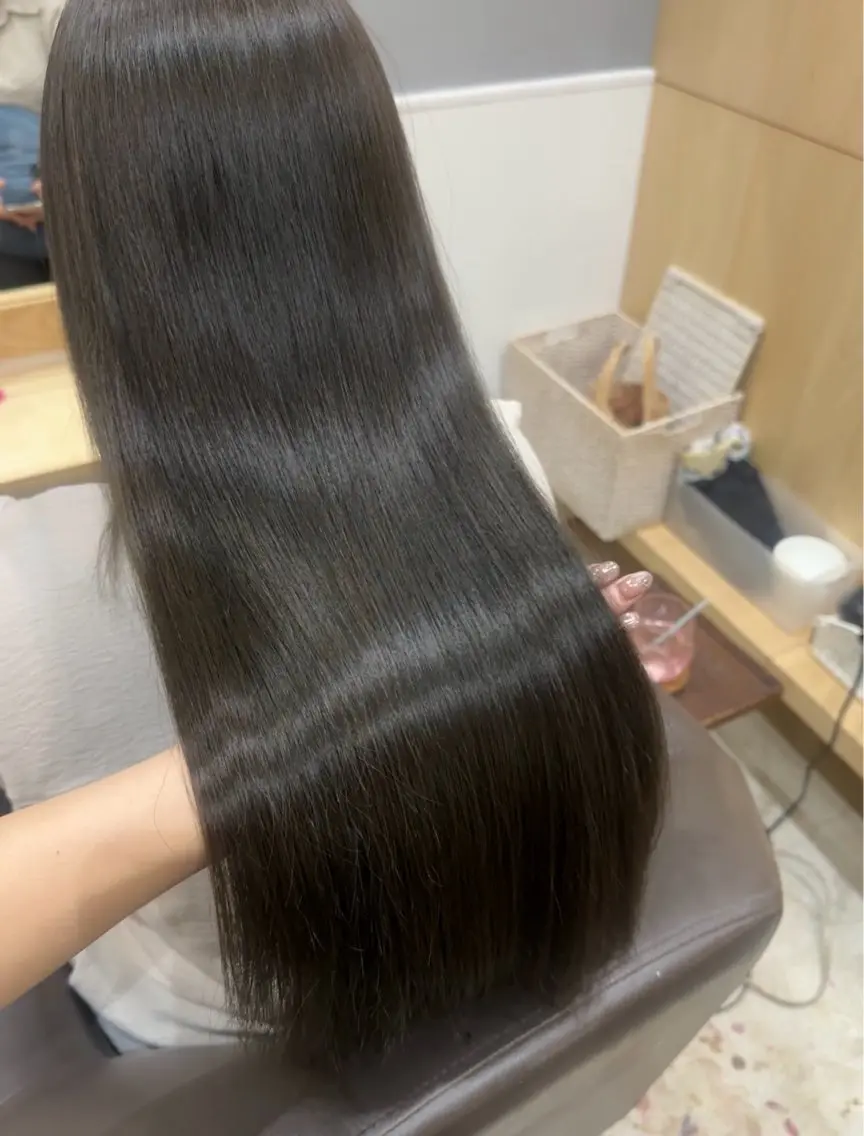 ミディアム トリートメント カット ヘアカラー トリートメント miloc MOMOKAのヘアスタイル