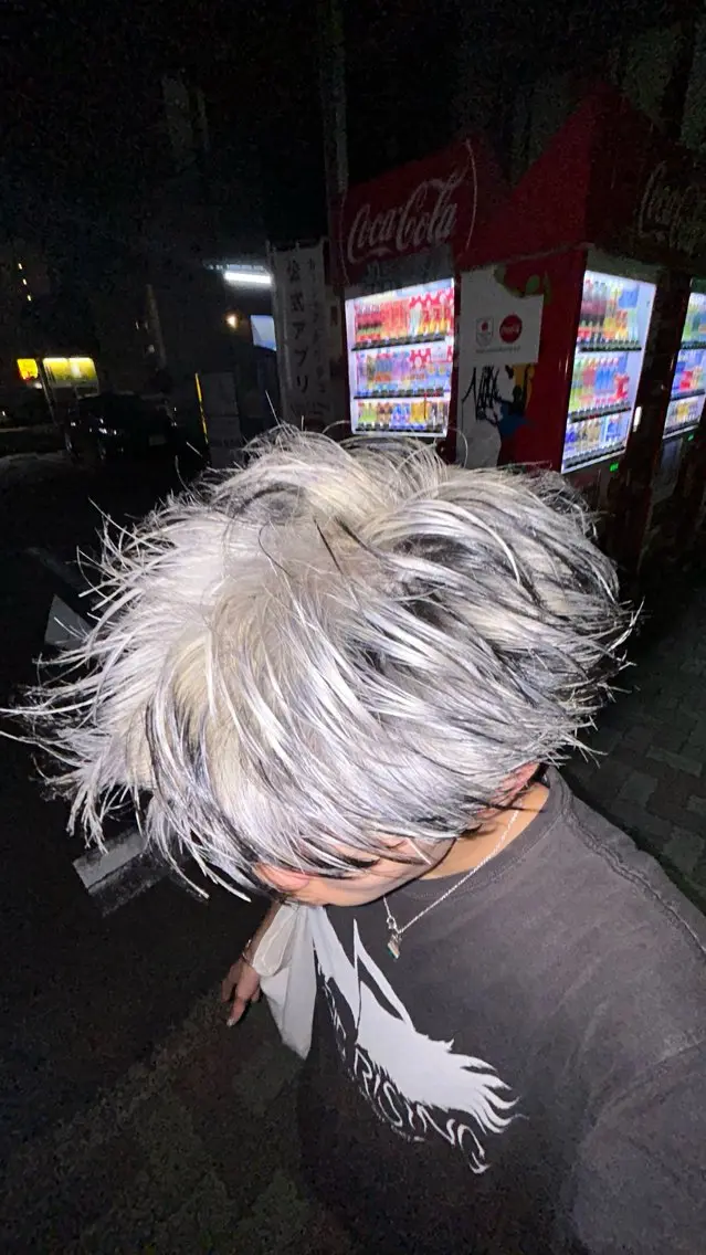 カラー メンズ 黒髪 カット ヘアカラー トリートメント 有働由良／ハイトーン ／韓国メンズヘアのヘアスタイル