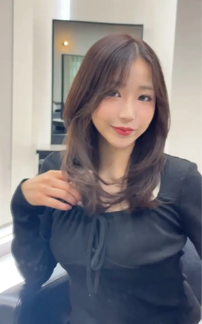 セミロング カラー 黒髪 ブリーチ 透明感カラー 顔周りカット レイヤーカット 透明感/レイヤー 🇰🇷tomonaのヘアスタイル