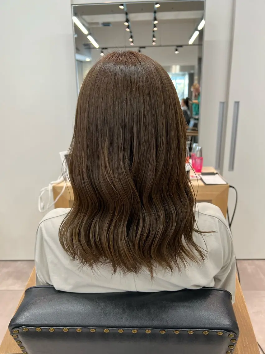 ミディアム カラー グレージュ オリーブグレージュ オリーブグレー 🌞レイヤー×カラー 前川那津美🌞のヘアスタイル
