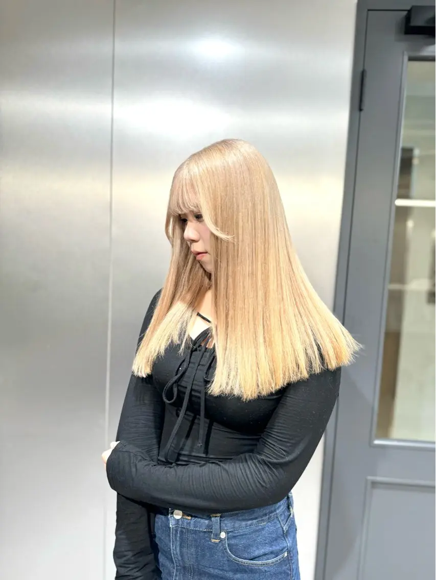 ロング カラー ベージュカラー ブリーチ ハイトーンカラー ハイトーンベージュ ヘアカラー KAEDE/Elsa /ブリーチカラーのヘアスタイル