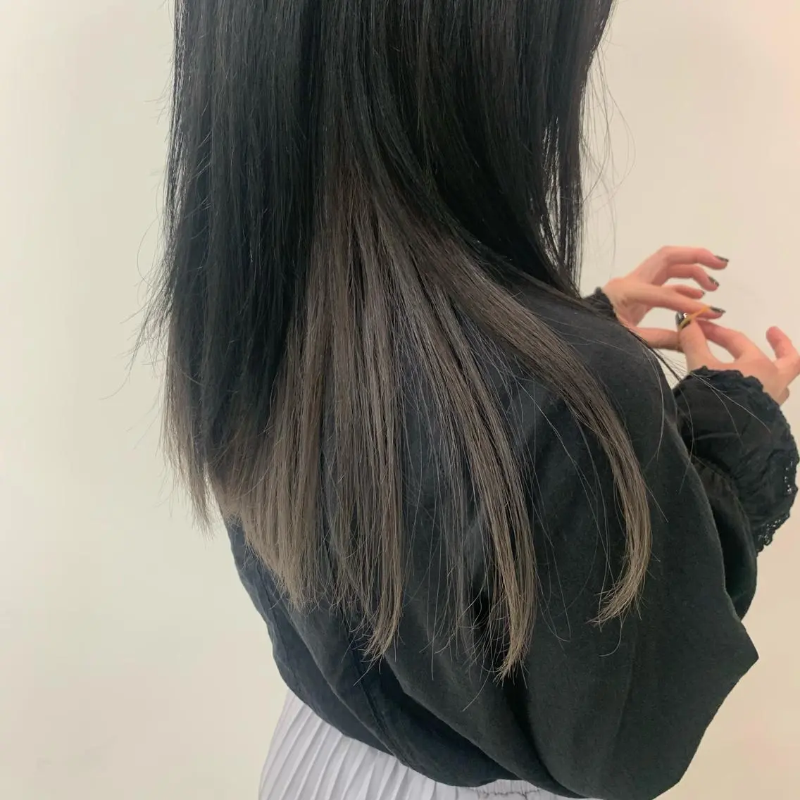 ロング カラー ダークグレー シルバー ヘアカラー 金田 ありさのヘアスタイル