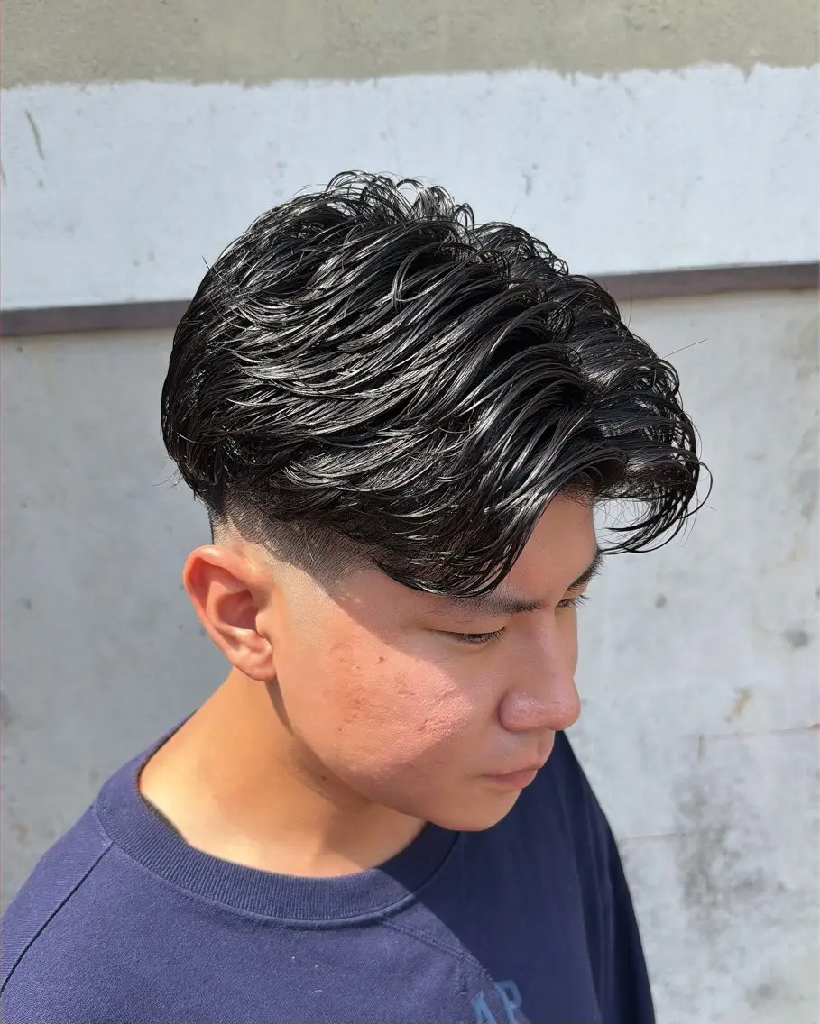 ショート パーマ メンズ フェードカット フェザーパーマ メンズパーマ カット パーマ 伊藤 聡汰のヘアスタイル
