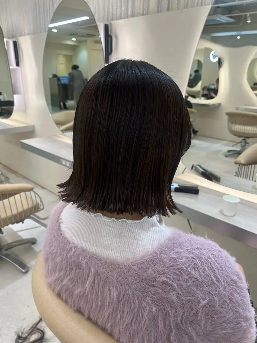 ミディアム カット トリートメント 切りっぱなしボブ/ 艶カラー/綾莉のヘアスタイル