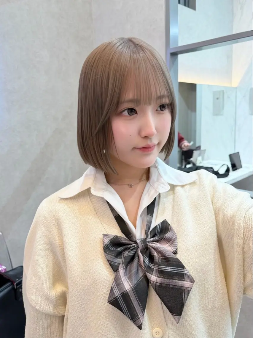 ミディアム karin ボブハイトーンのヘアスタイル