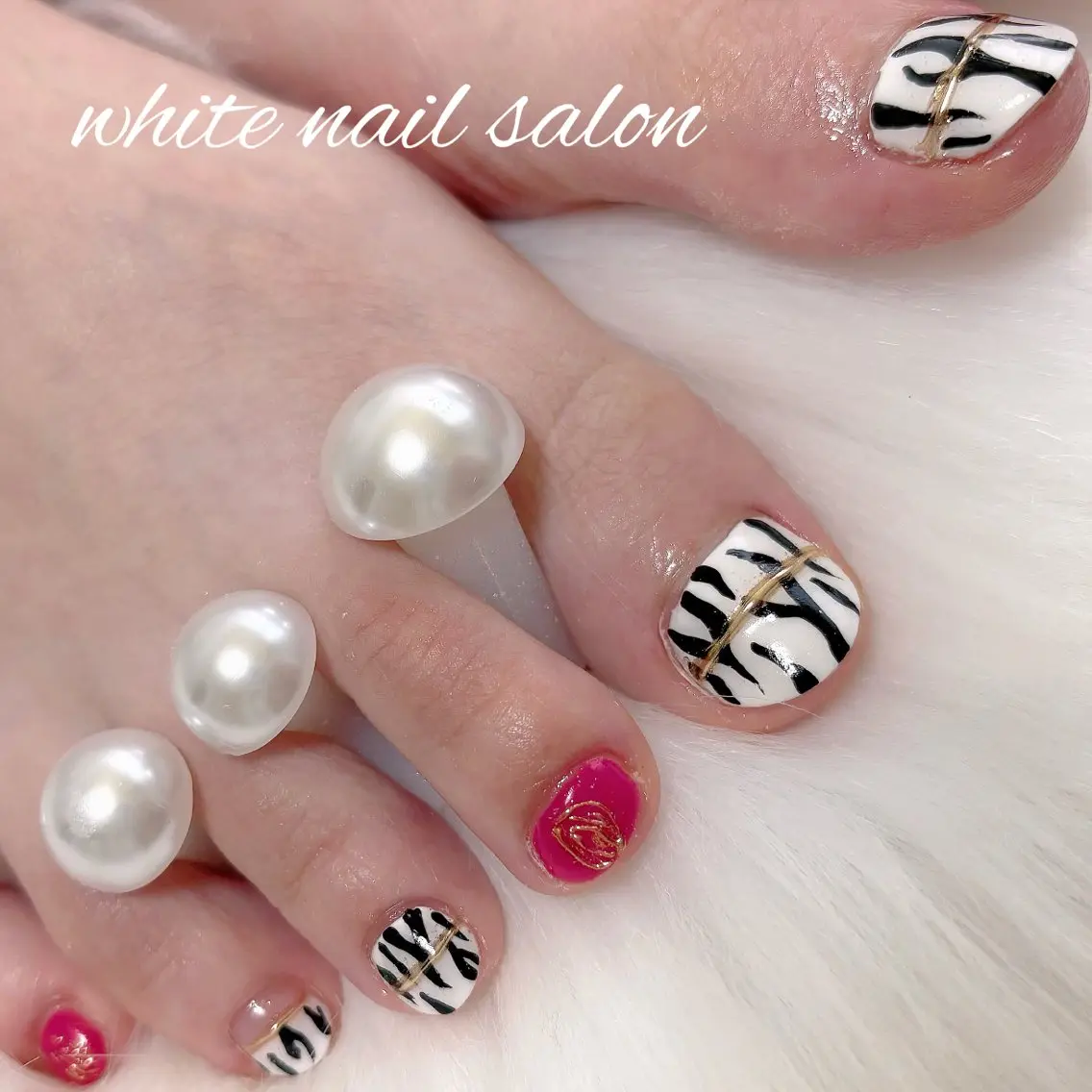 ネイル フットネイル ラメ(グリッター) フットネイル white nail salonのネイルデザイン