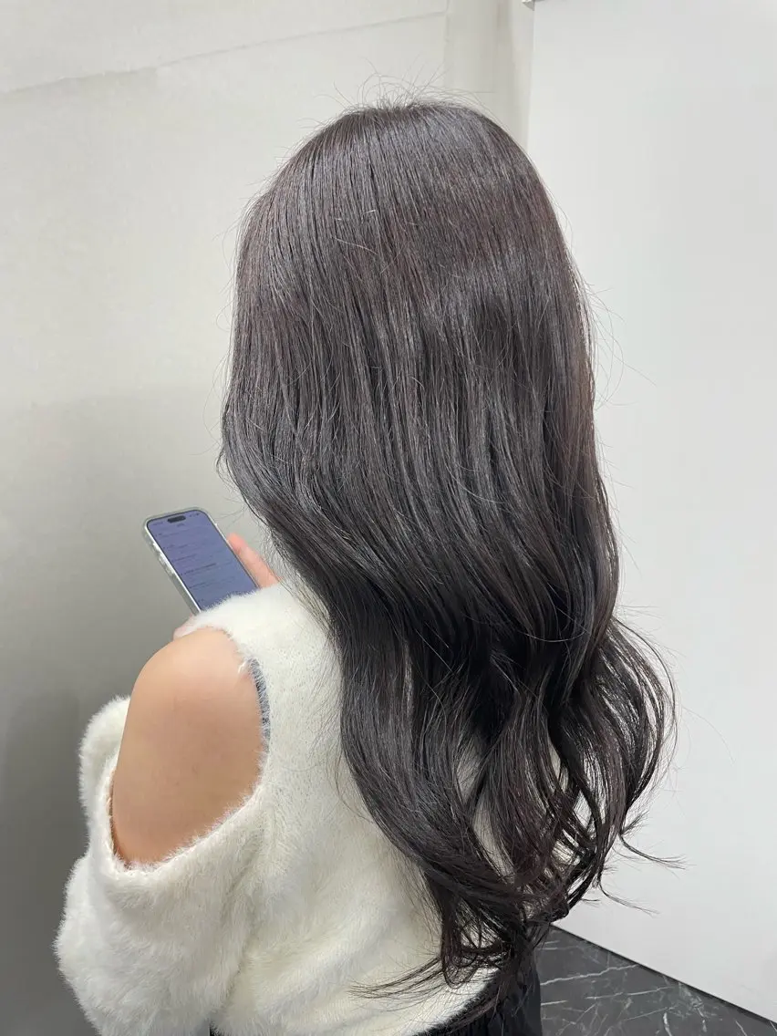 ロング カラー ダークグレー ダークグレージュ グレージュ Blue/博多/ 水口莉沙のヘアスタイル