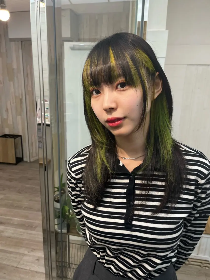 セミロング カラー パーマ ヘアアレンジ ブリーチ ケアブリーチ インナーカラー 顔周りカット 二ヶ月綺麗なデザイン カット/星野六三四のヘアスタイル