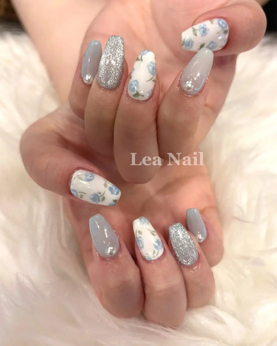 ネイル ブルー フラワーネイル Lea Nailのネイルデザイン