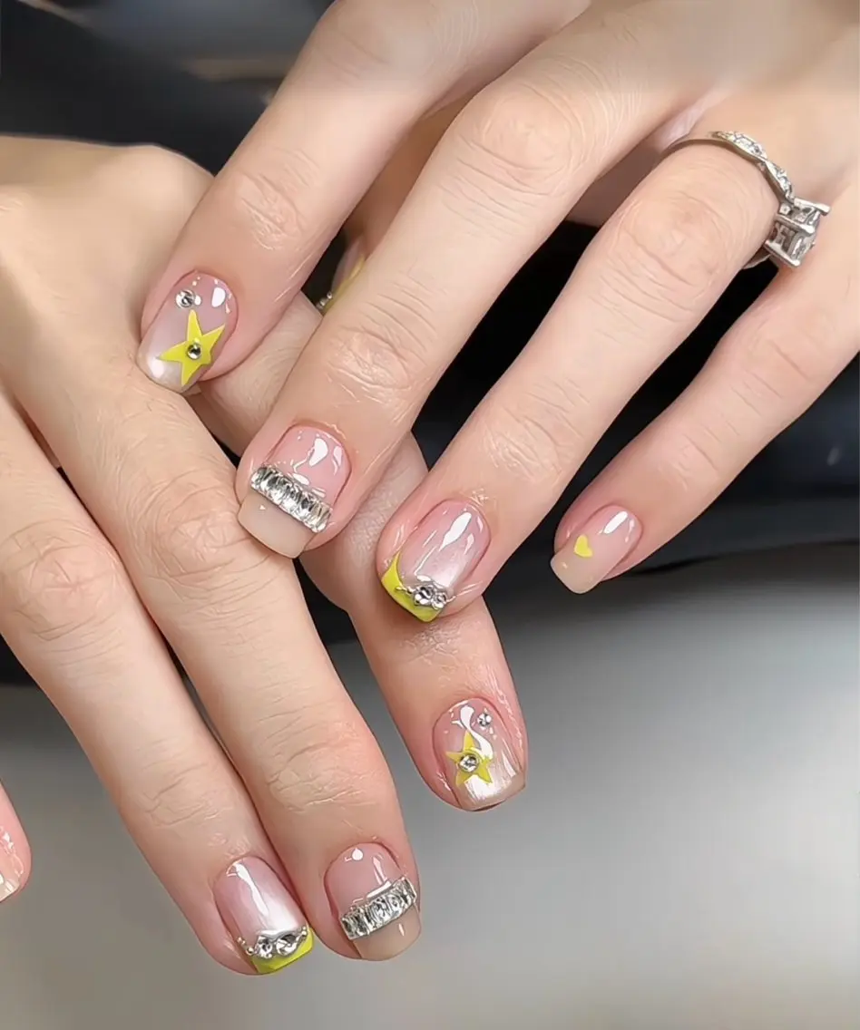 ネイル チークネイル 長さ出し フットネイル ジェルネイル 卒業式 𝓐𝓷𝓻𝓲 XiinhNailのネイルデザイン