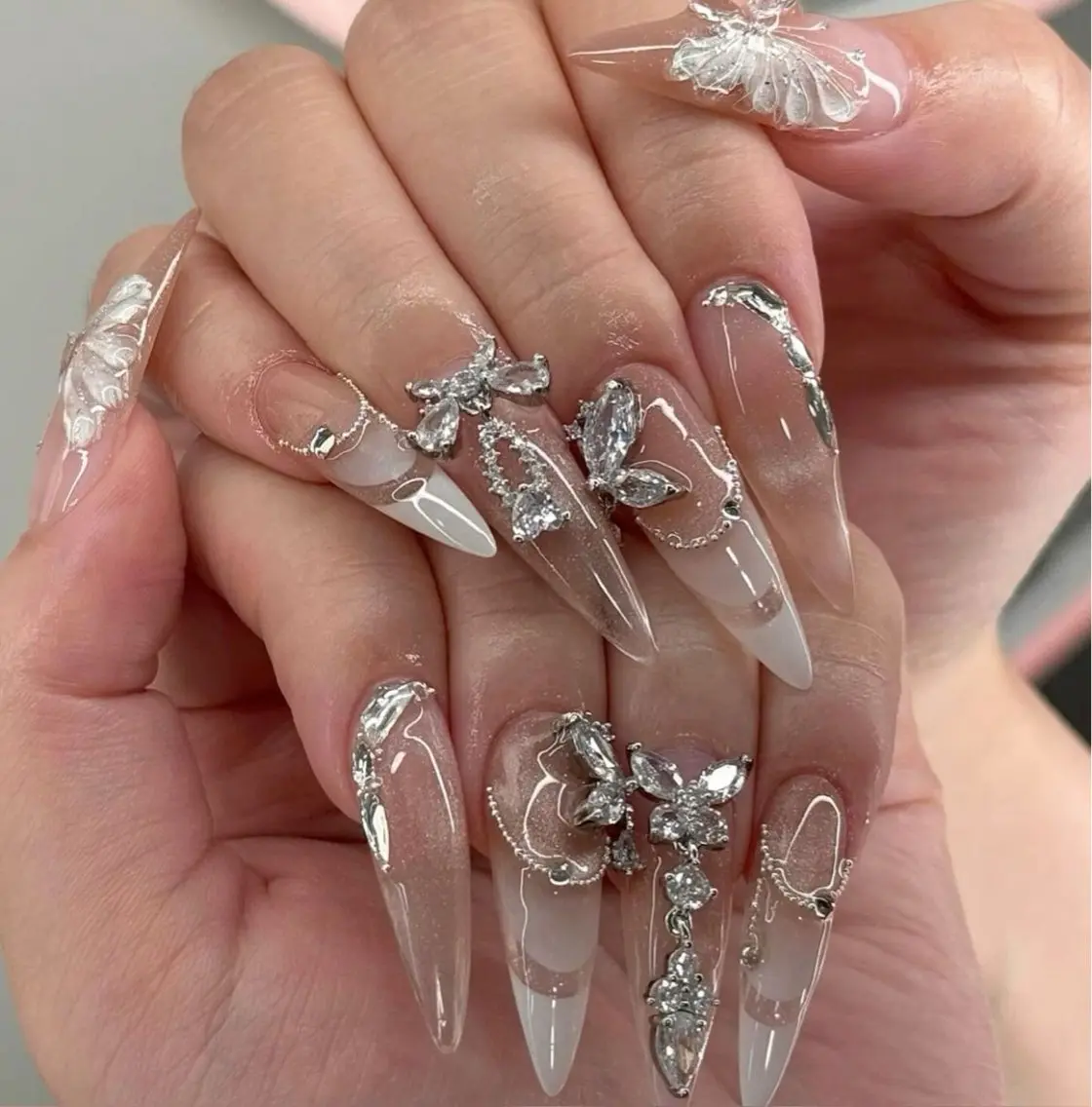 ネイル ボルドー フレンチネイル グラデーション キラキラネイル 韓国ネイル ハンドネイル Rin Nail Shinokuboのネイルデザイン
