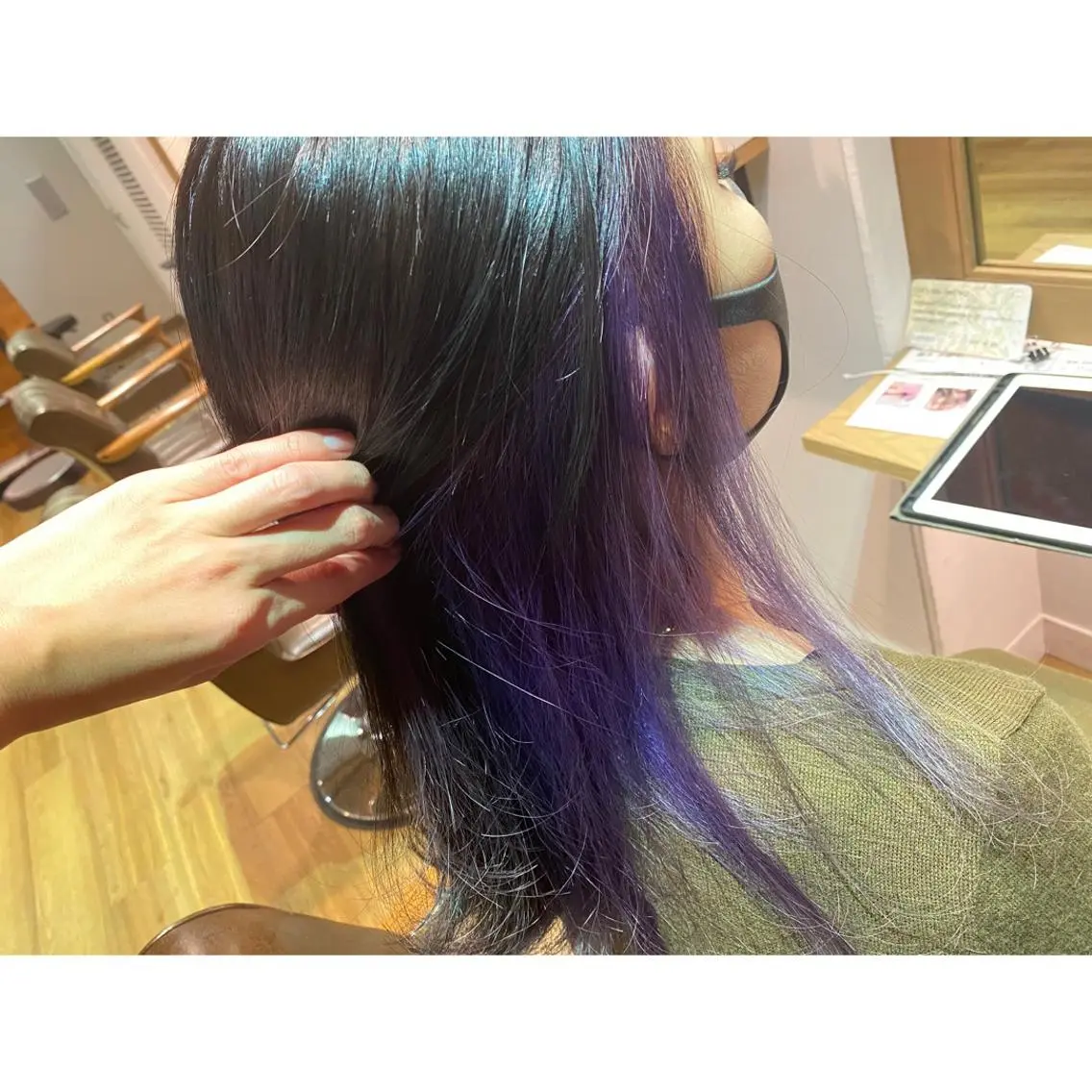 ロング カラー 黒髪 ブルーカラー ブルーブラック パープルカラー ヘアカラー トリートメント ツキダテ ユイのヘアスタイル