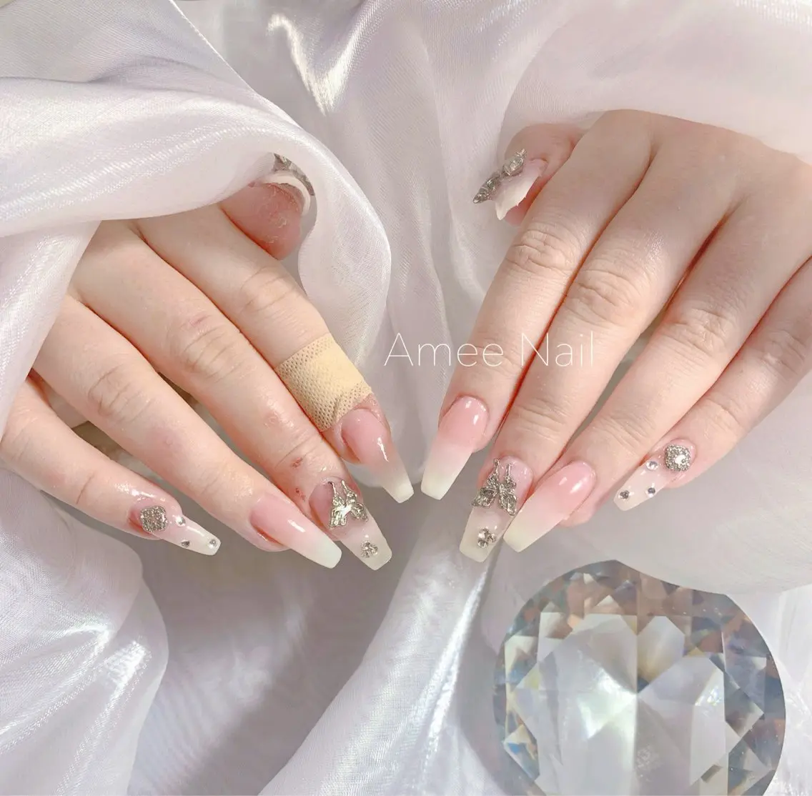 ネイル オーロラネイル クリアネイル フラッシュネイル ジェルネイル グラデーション ハンドネイル Amee Nail Salonのネイルデザイン