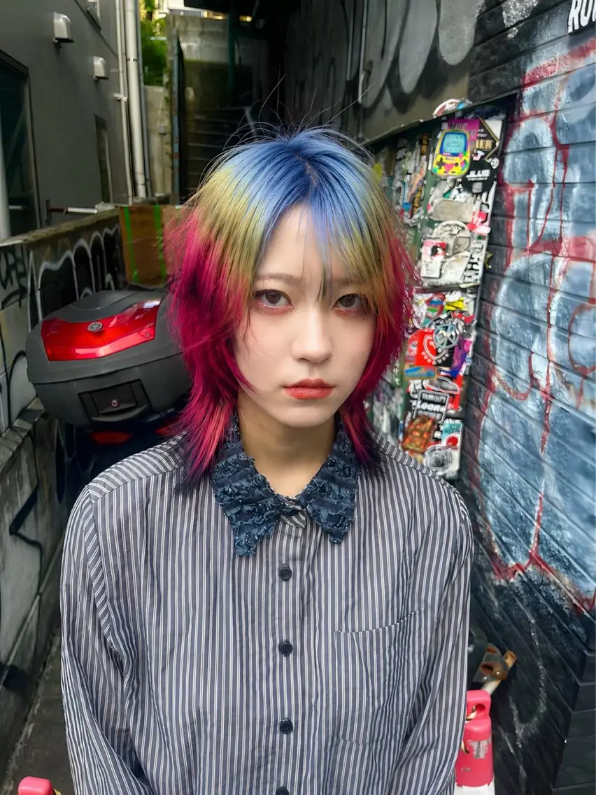 ショート ヘアカラー デザインカラー🍬✨ 透明感カラー✨ナナのヘアスタイル