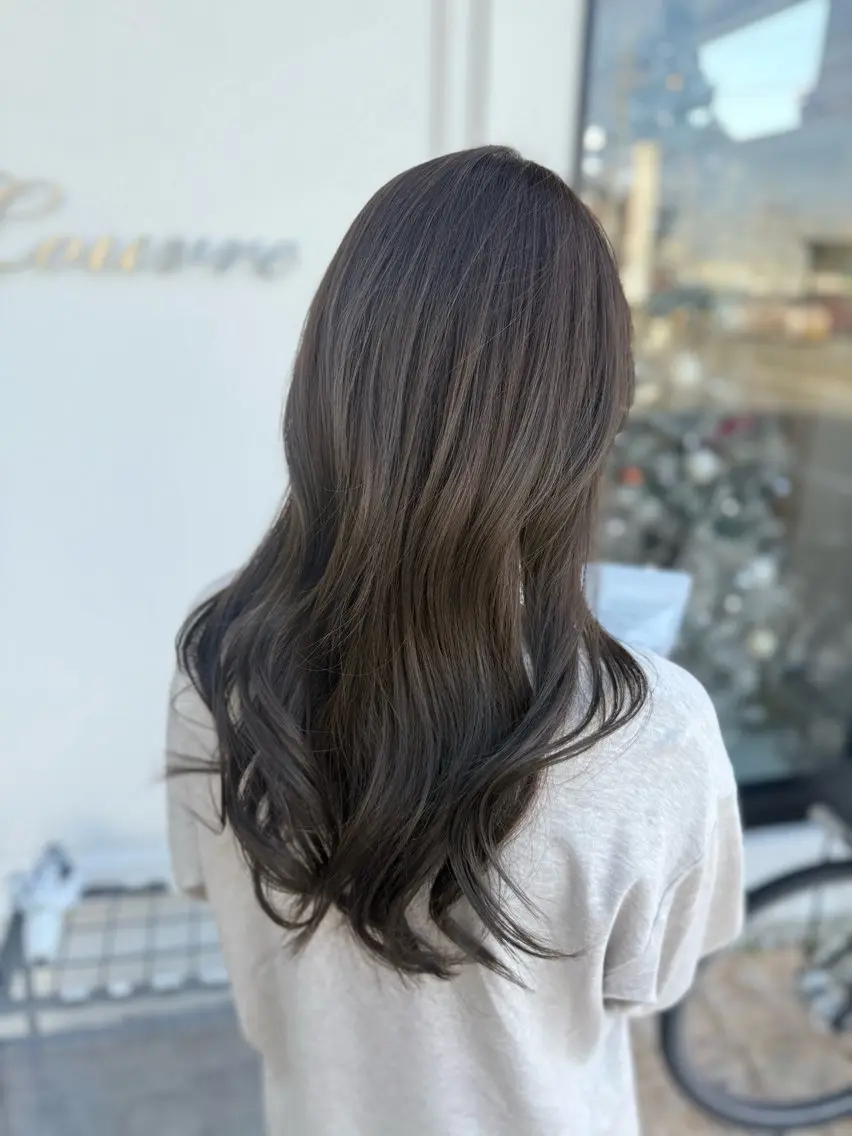 ロング りか/透明感カラー/ レイヤーカットのヘアスタイル