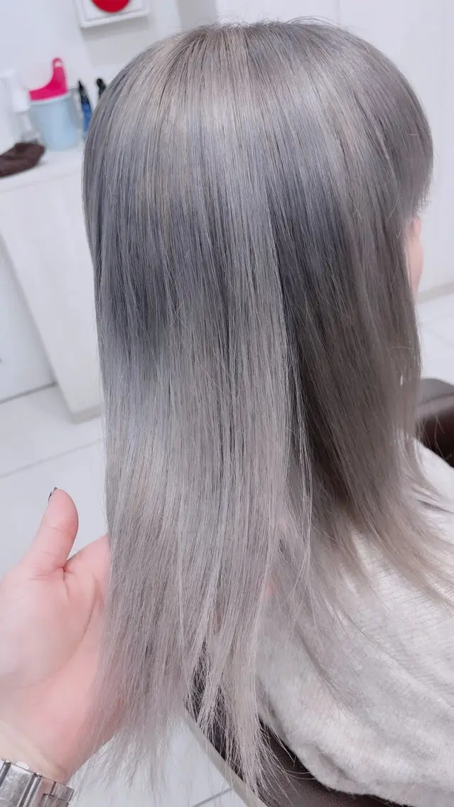 カラー ヘアカラー 丸山 萌愛のヘアスタイル