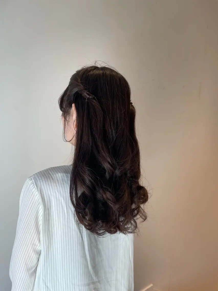 ロング ヘアアレンジ 平 真亜里のヘアスタイル