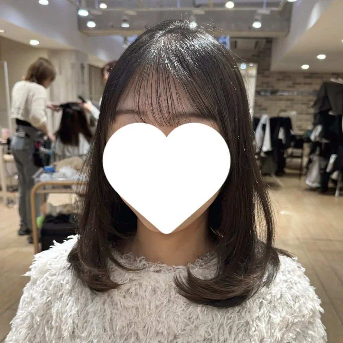 セミロング yuki/新宿 /レイヤーカットのヘアスタイル