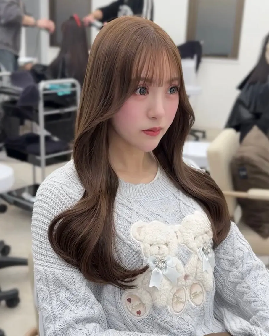 ロング くびれヘア カット ヘアカラー 神戸で縮毛矯正/髪質 改善/お任せくださいのヘアスタイル