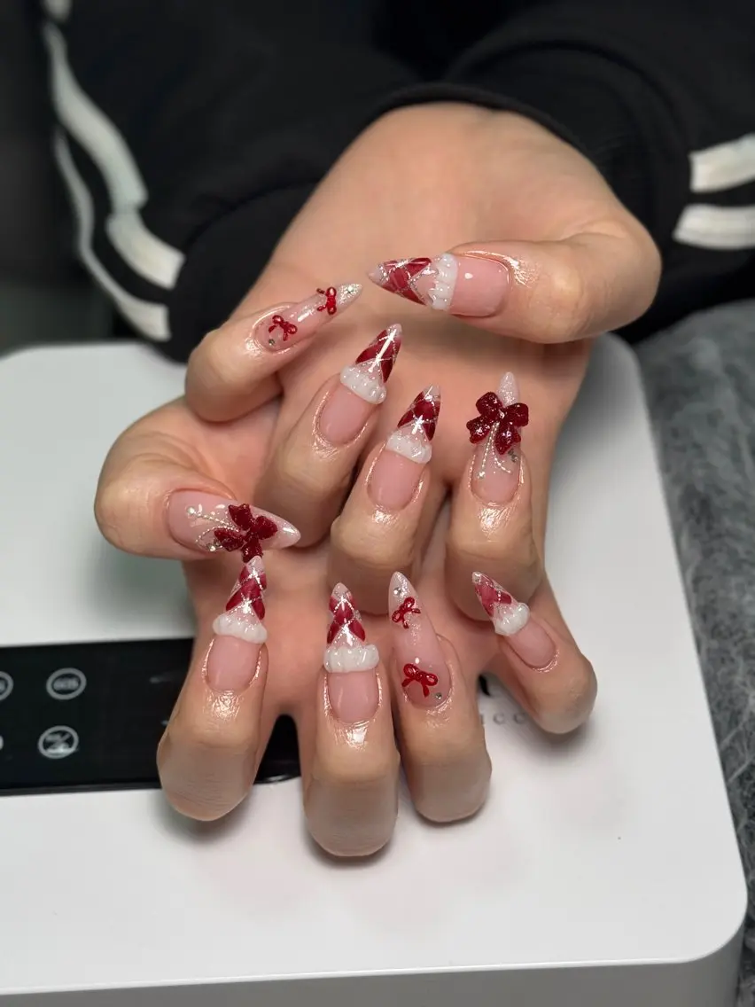 ネイル 長さ出し キラキラネイル ワンホンネイル NEM nailstudioのネイルデザイン