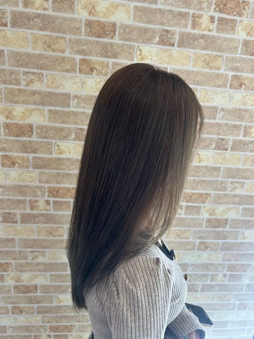 カラー グレージュ カーキグレージュ ヘアカラー 有村 実佑のヘアスタイル