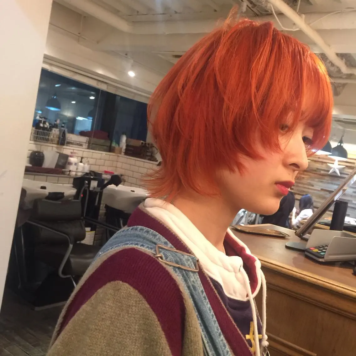 ショート カラー ブリーチ/ウルフ特化 渋谷カルチャー交差点のヘアスタイル