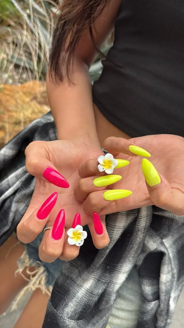 ネイル フラッシュネイル フラッシュマグ フットネイル フレンチネイル 韓国ネイル ハンドネイル SAKU nail 作島茜のネイルデザイン