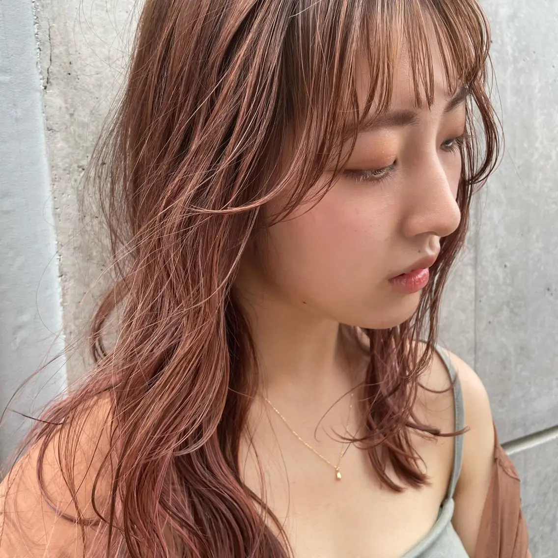 セミロング カラー ハイライトカラー ピンクカラー シアーピンク ハイライト ヘアカラー トリートメント 王子田 隼のヘアスタイル