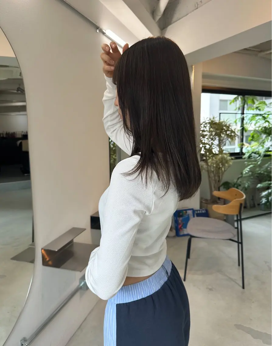 ミディアム カラー グレージュ オリーブグレージュ オリーブグレー 竹中 彩音のヘアスタイル