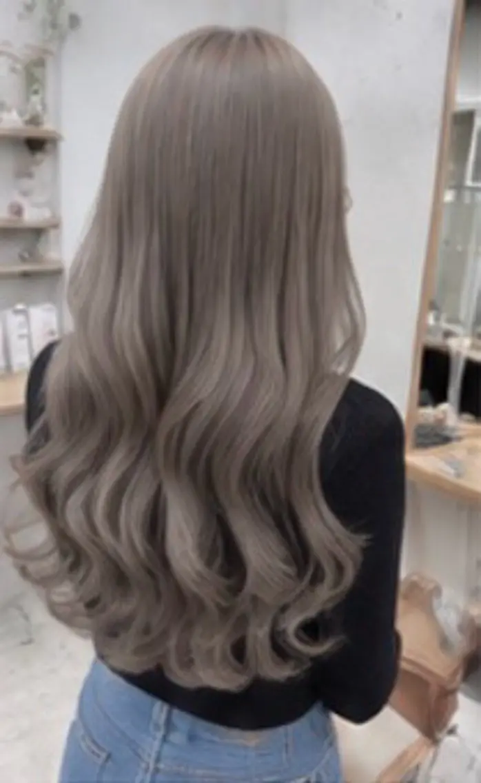 ロング カラー ヘアカラー 韓国×艶ハイトーンが かわいい✨️リオ🍒のヘアスタイル