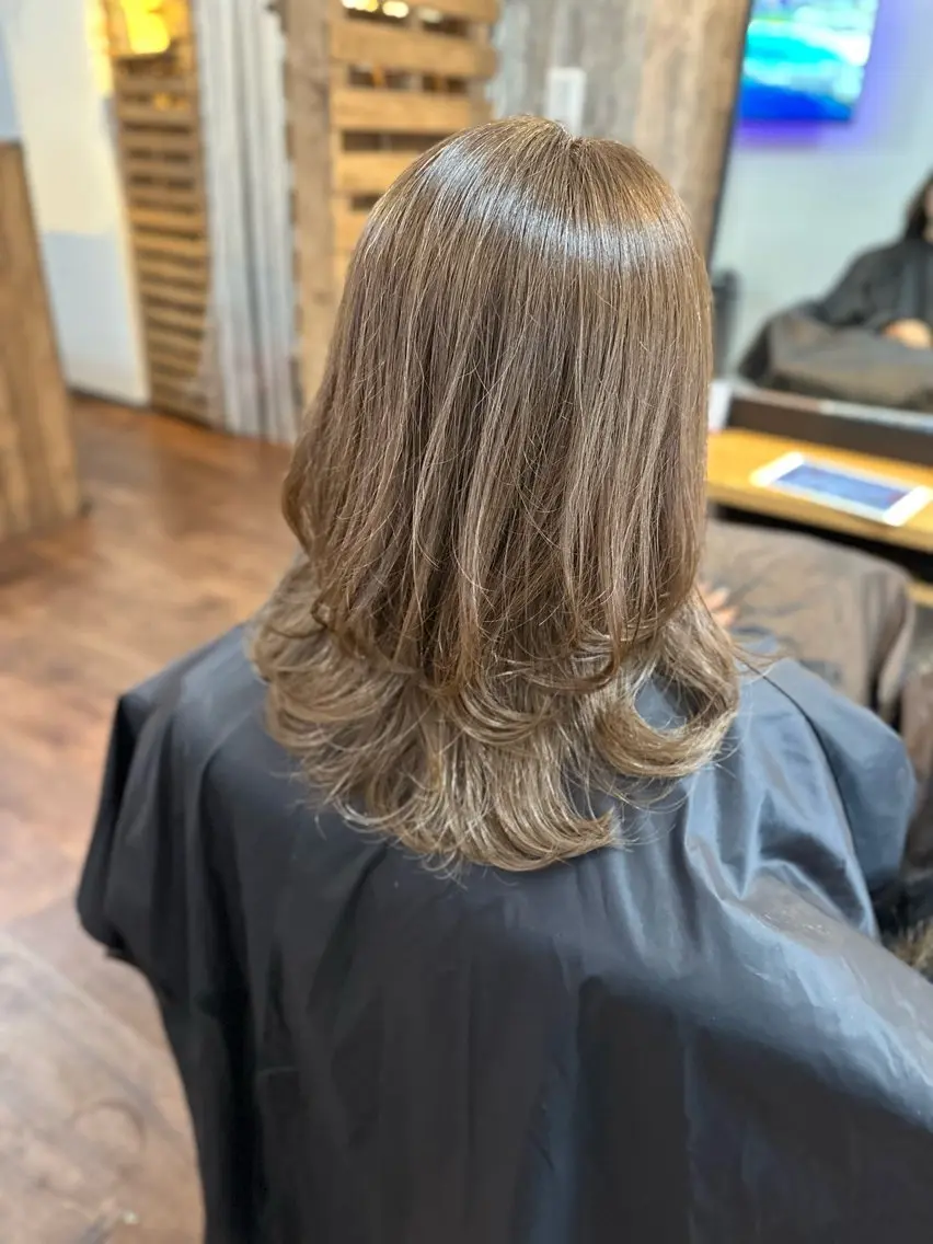 セミロング カラー パーマ ベージュカラー ハイライトカラー ハイライト カット ヘアカラー Luzir⭐︎ GEN⭐︎のヘアスタイル