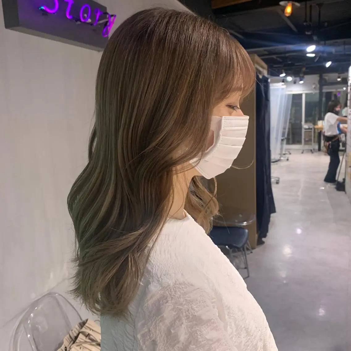カラー アッシュ ベージュカラー 黒髪 ブリーチ ブラウンカラー MEI🎀レイヤー 🎀韓国styleのヘアスタイル
