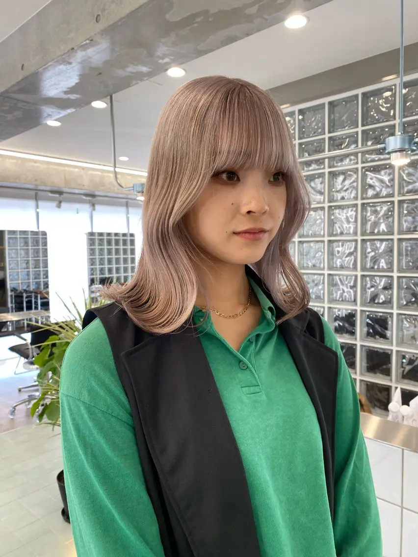 ミディアム カラー ベージュカラー シルバー シルバーベージュ ホワイトベージュ カットモデル募集 /RIOのヘアスタイル