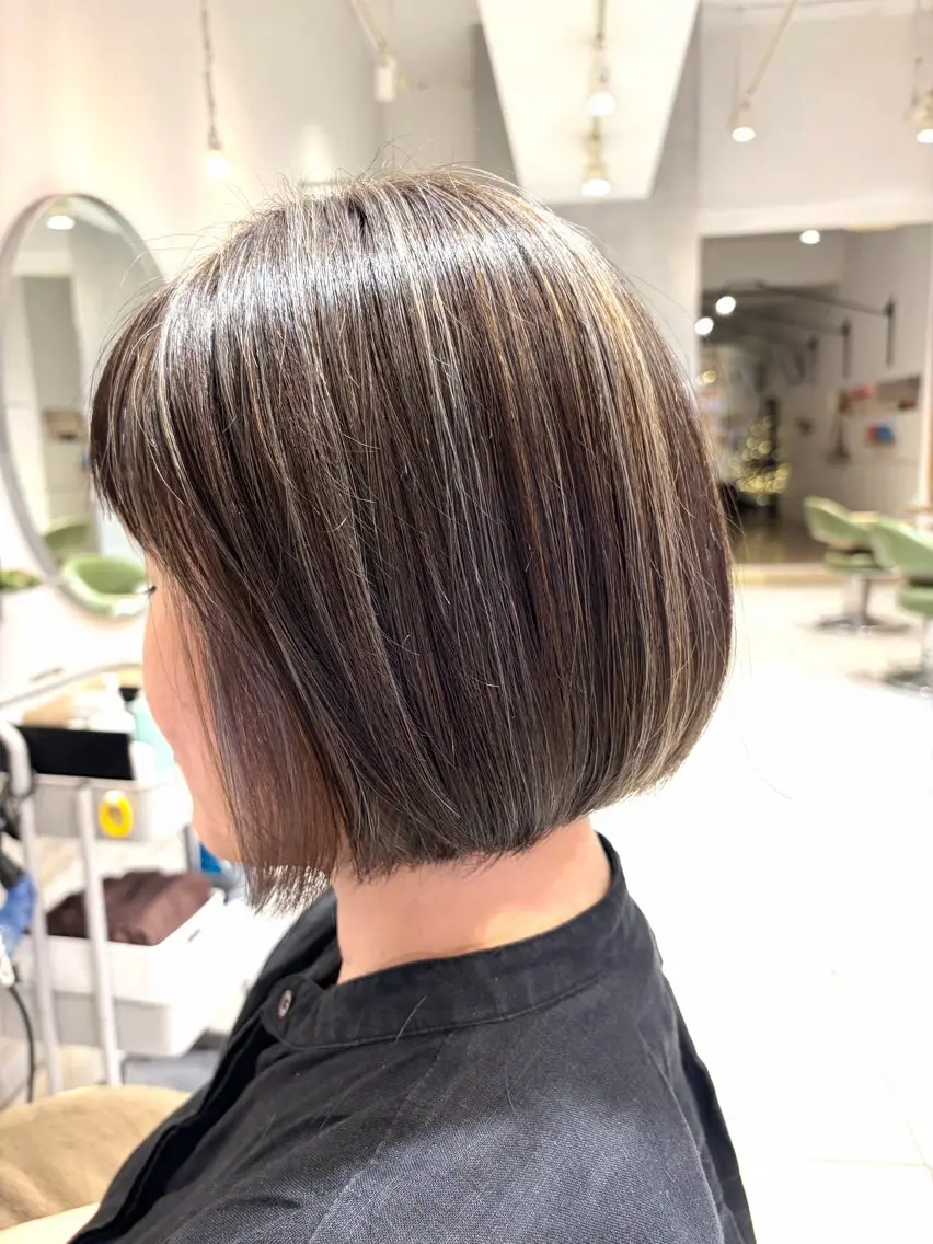 ショート カラー カット ヘアカラー 丸みショート/ ハイライトカラーのヘアスタイル