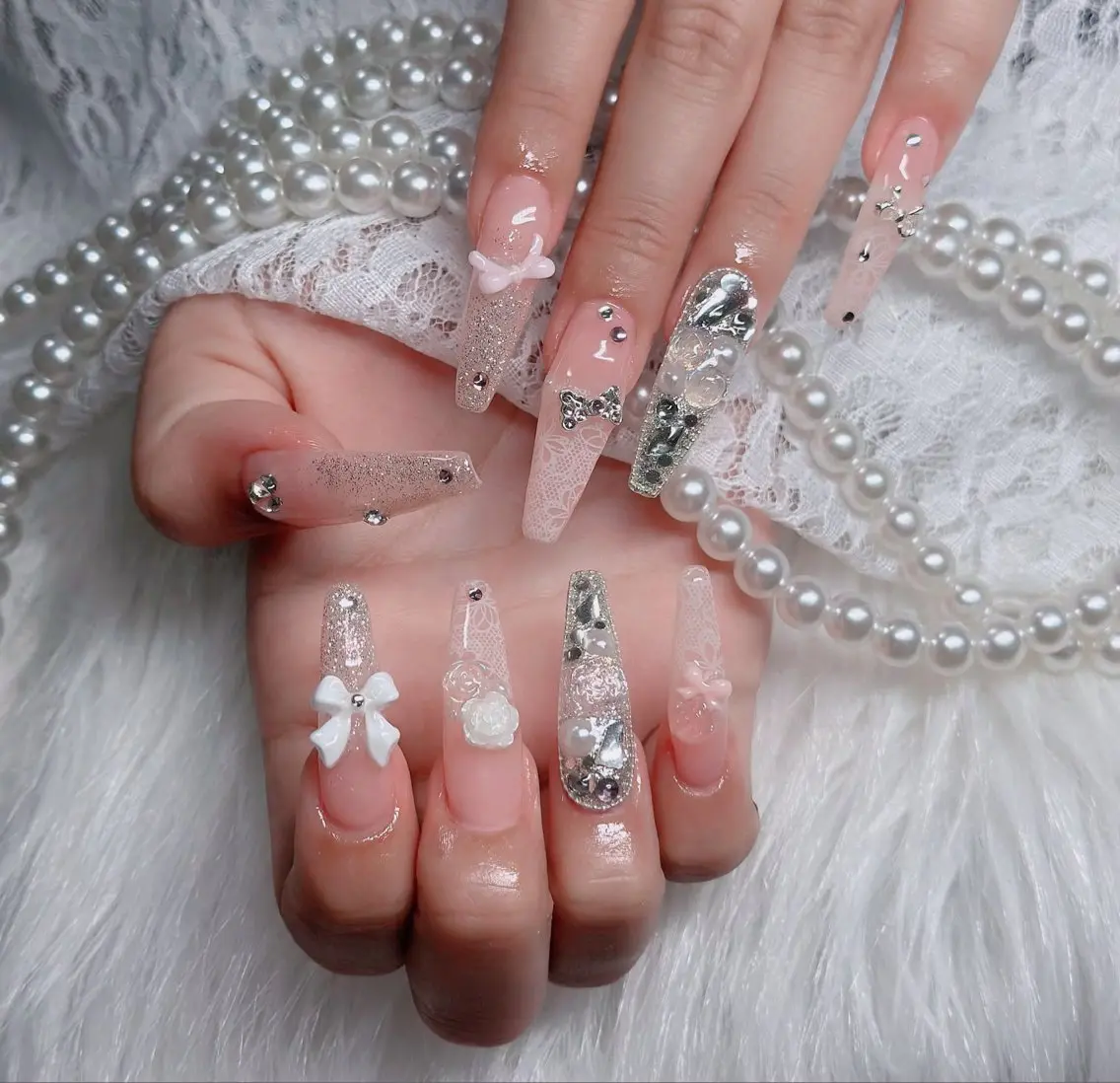 ネイル オーロラネイル フレンチネイル ジェルネイル ハロウィン キラキラネイル H.baby Nail Salonのネイルデザイン